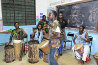 Trommere i Bagamoyo, Tanzania deltok på "Drumming for Peace", et initiativ fra Landeskogen og Risør