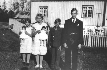 Martin sammen med sine tre søsken
