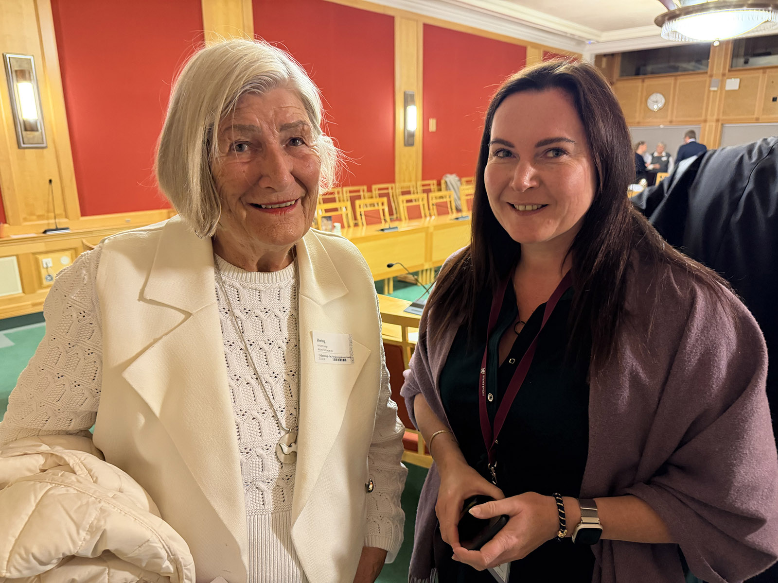 Helga Arntzen sammen med stortingspolitiker Monica Molvær