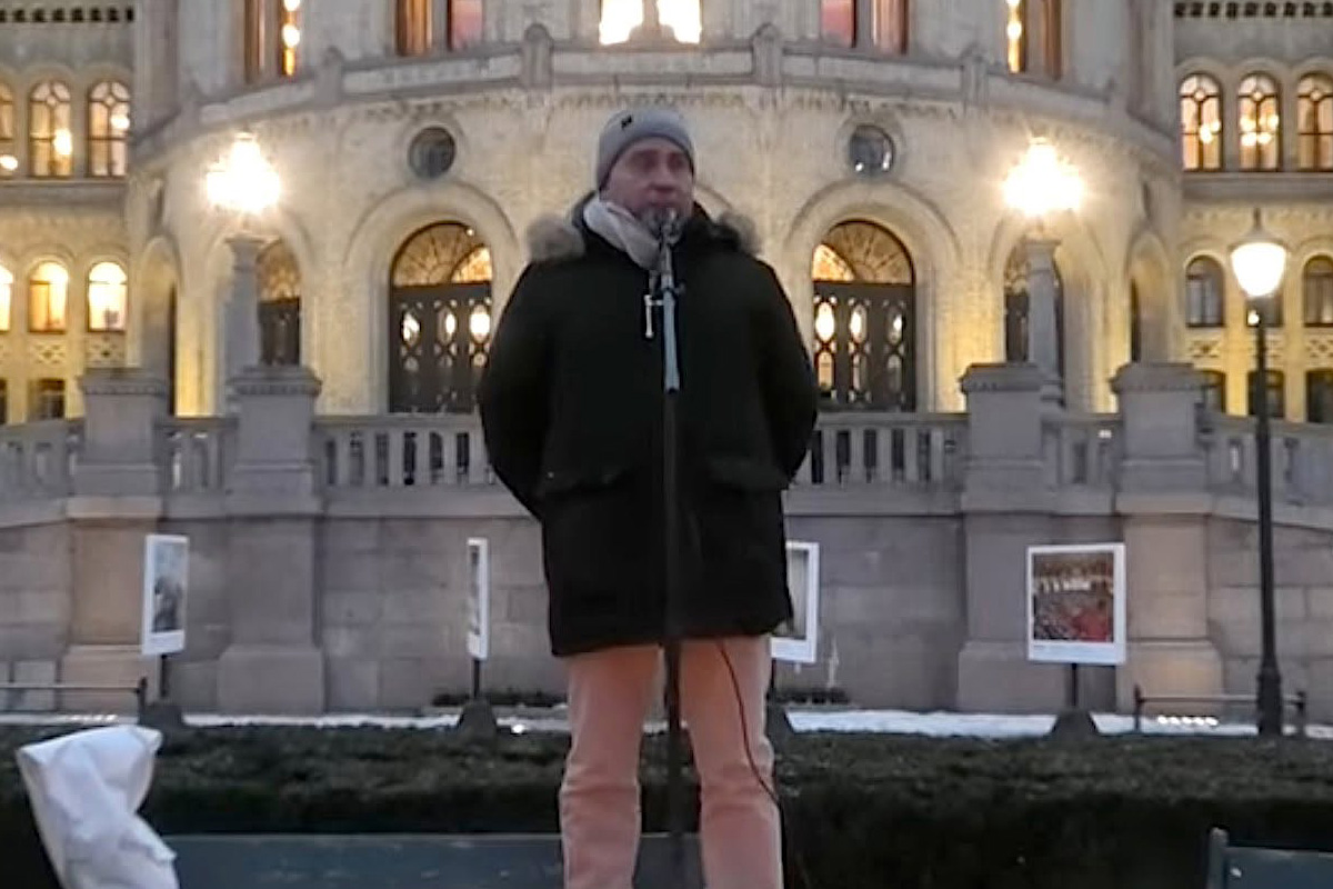 Ronen Bahar under markeringen av Holocaustdagen