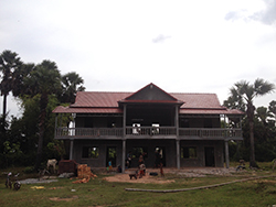 Skolen som bygges i Kambodsja