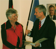 Helga Arntzen og ambassadør Detlev Rünger. 