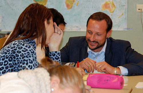 H.K.H. Kronprins Haakon snakker med elever om verdighet