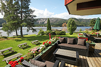 Hagen til Revsnes hotell som ligger like ved Byglandsfjorden